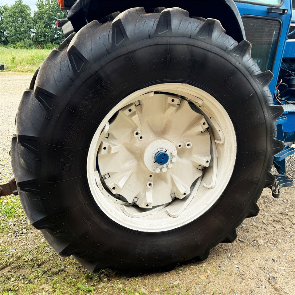 Traktor Ford 8630: 31 kép.