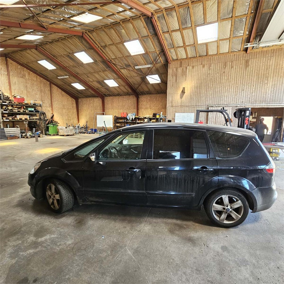 Ford S-Max - Terepjáró/ SUV: 5 kép. Ford S-Max - Terepjáró/ SUV: 5 kép.