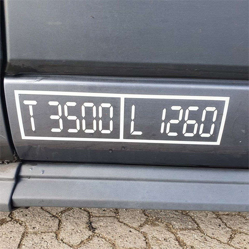 Ford Transit 350 L2h2 - 2.2.TDCI - Furgon: 5 kép. Ford Transit 350 L2h2 - 2.2.TDCI - Furgon: 5 kép.