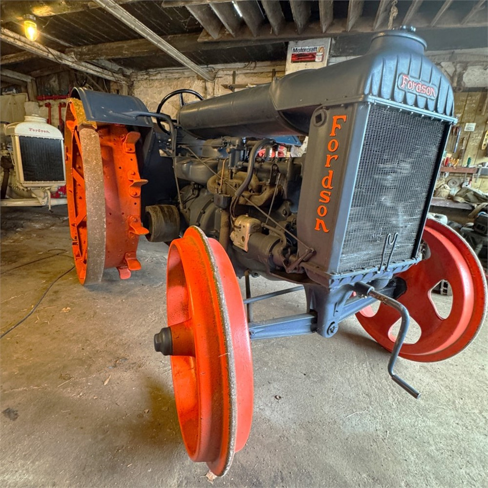 Fordson N - Traktor: 5 kép. Fordson N - Traktor: 5 kép.