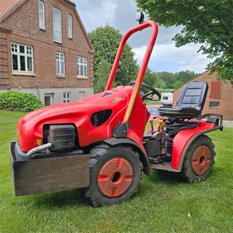 Fort Sirio 4 x 4 - Erdészeti traktor: 1 kép. Fort Sirio 4 x 4 - Erdészeti traktor: 1 kép.