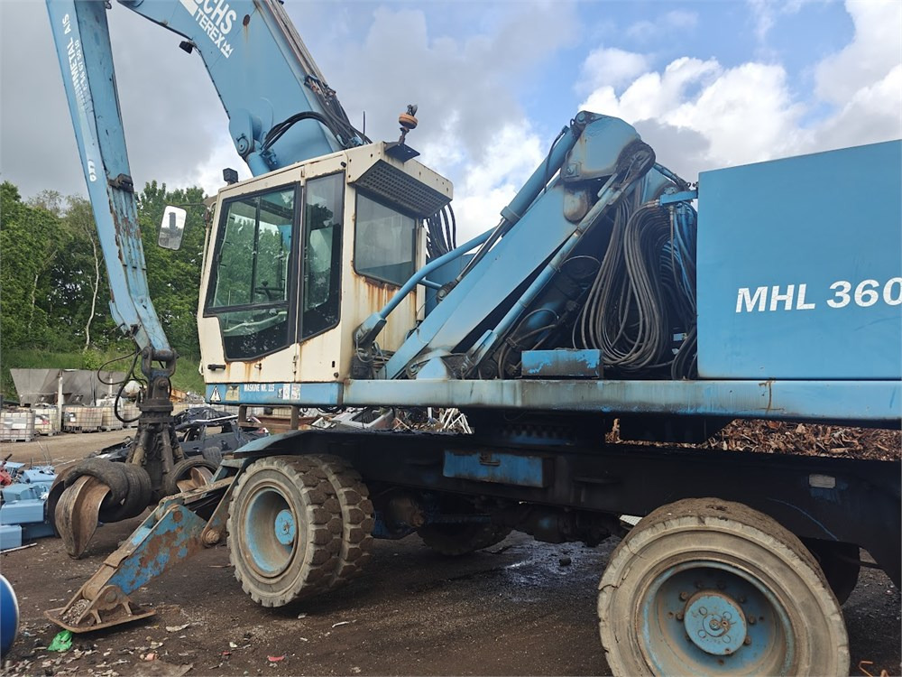 Fuchs MHL360 - Hulladék kotró: 3 kép. Fuchs MHL360 - Hulladék kotró: 3 kép.