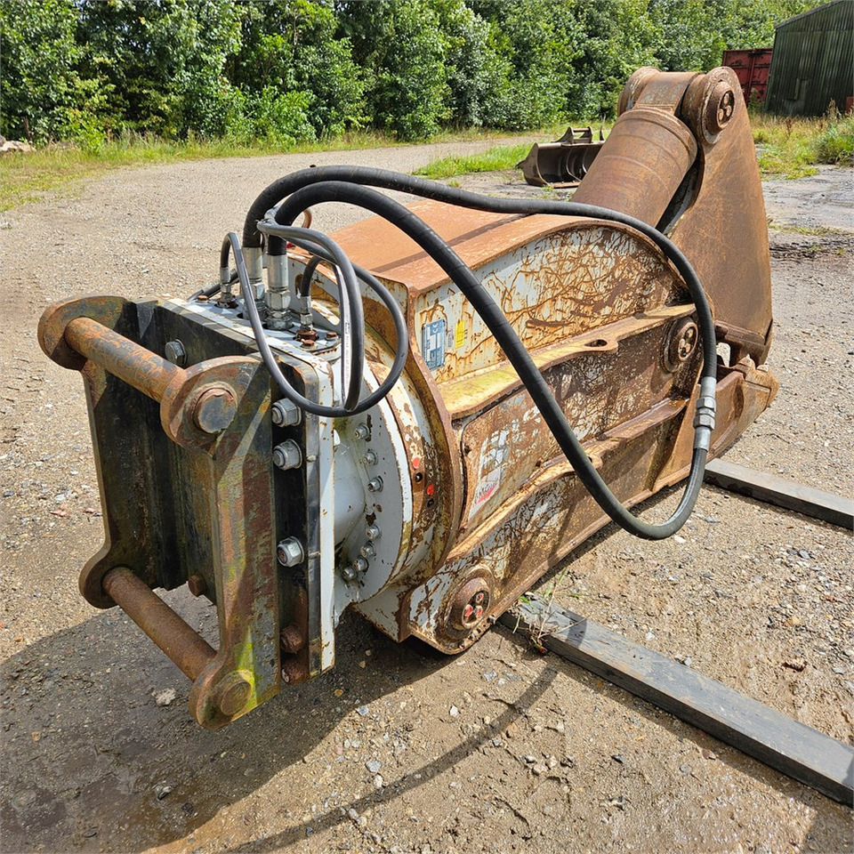 Furukawa VM25-ER - Roppantó olló - Kotrógép: 4 kép. Furukawa VM25-ER - Roppantó olló - Kotrógép: 4 kép.