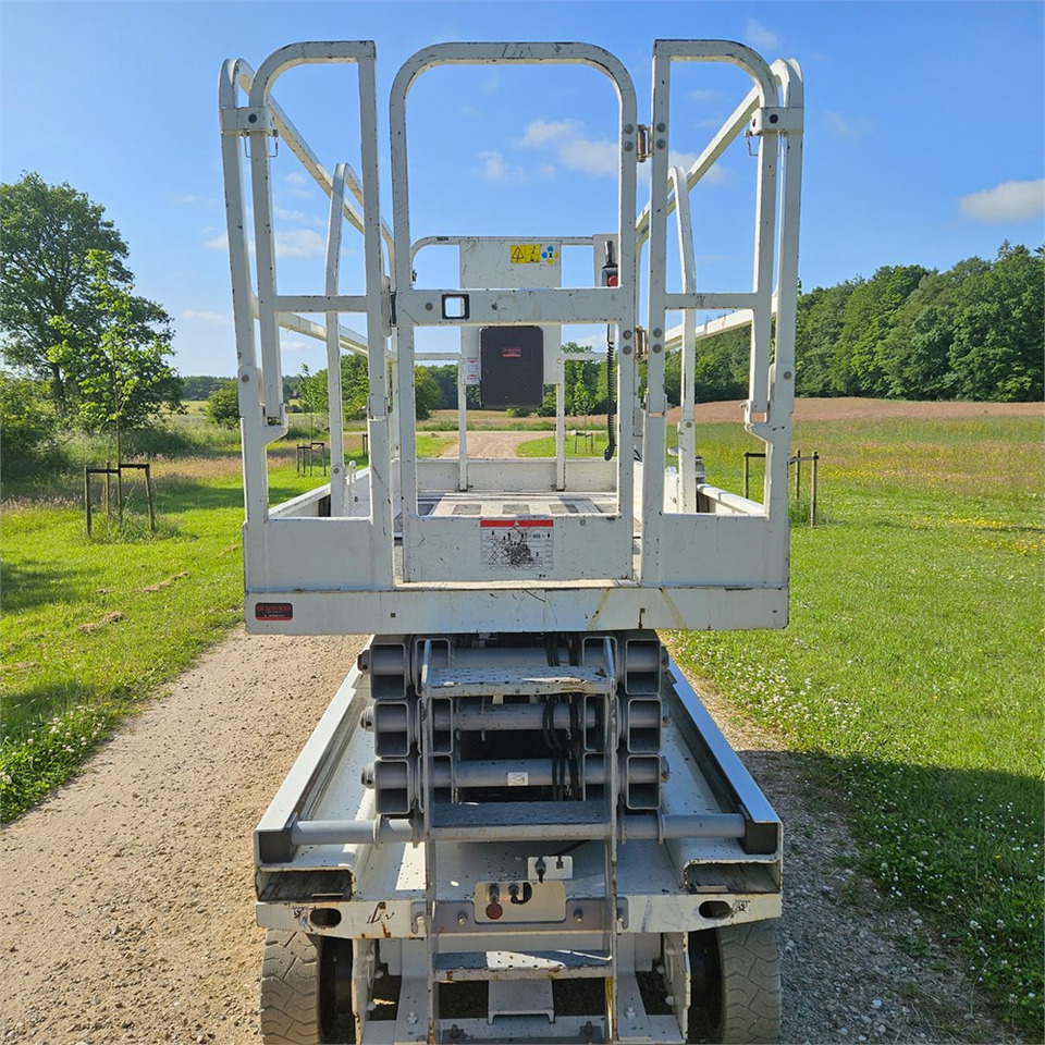 Genie GS-2646 - Ollós emelő: 5 kép. Genie GS-2646 - Ollós emelő: 5 kép.