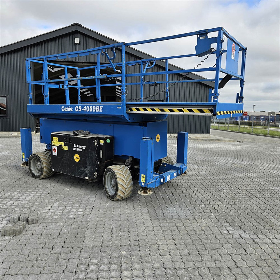 Genie GS-4069 BE - Ollós emelő: 1 kép. Genie GS-4069 BE - Ollós emelő: 1 kép.