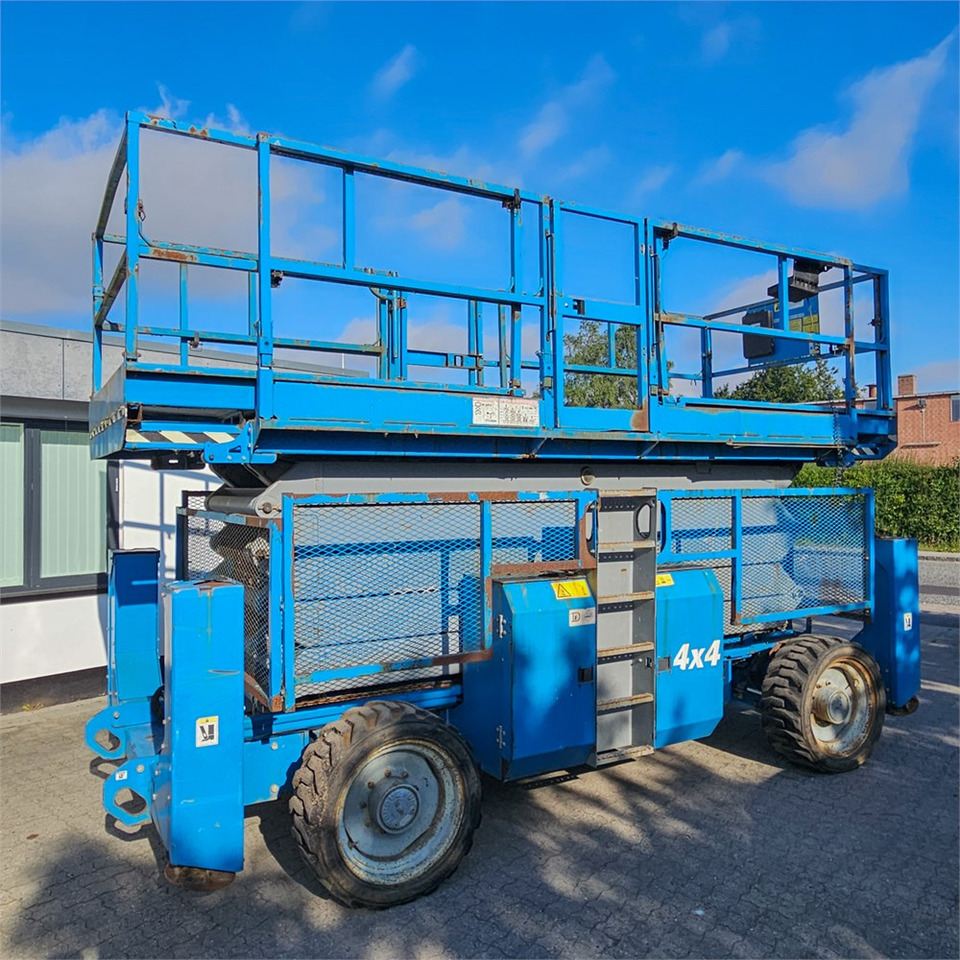 Genie GS-5390 - Ollós emelő: 2 kép. Genie GS-5390 - Ollós emelő: 2 kép.