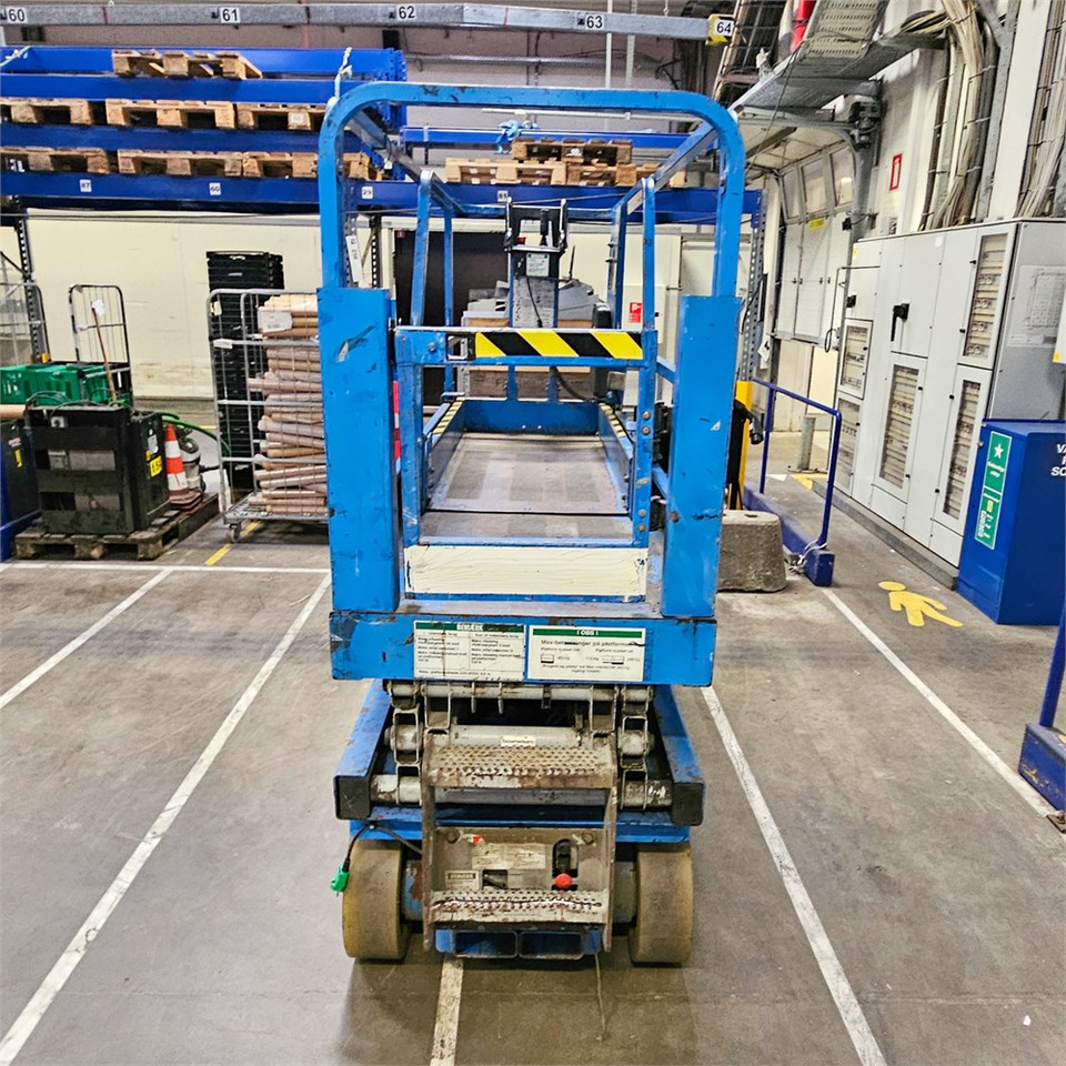 Genie GS2032 - Ollós emelő: 3 kép. Genie GS2032 - Ollós emelő: 3 kép.