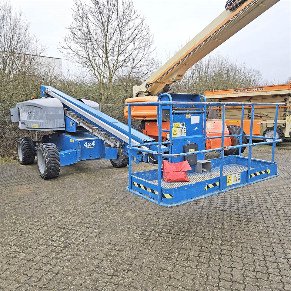 Genie S60HC - Teleszkópos emelő: 2 kép. Genie S60HC - Teleszkópos emelő: 2 kép.