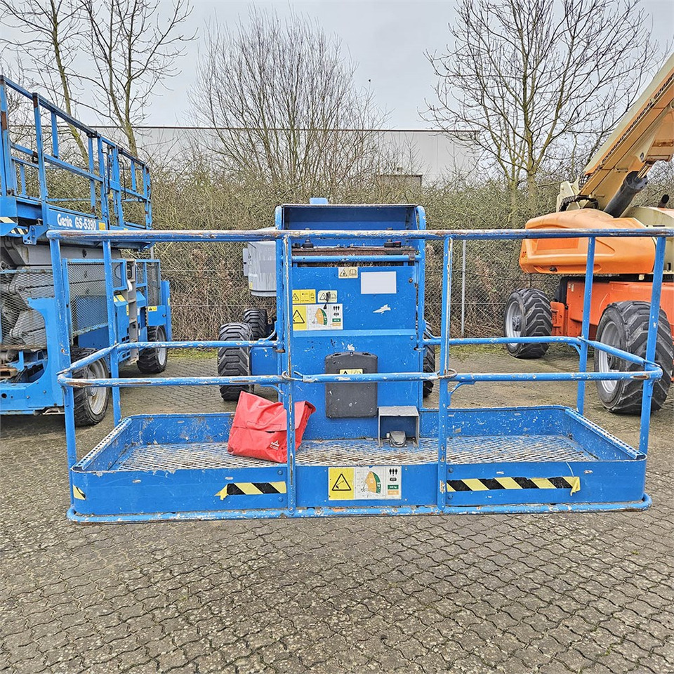 Genie S60HC - Teleszkópos emelő: 3 kép. Genie S60HC - Teleszkópos emelő: 3 kép.