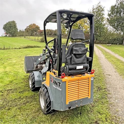 Giant D254SW - Mini homlokrakodó: 5 kép. Giant D254SW - Mini homlokrakodó: 5 kép.