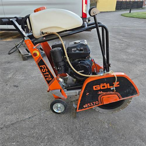 Gölz FS170 - Aszfaltozó gép: 1 kép. Gölz FS170 - Aszfaltozó gép: 1 kép.