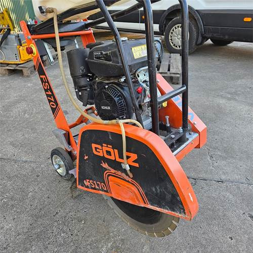 Gölz FS170 - Aszfaltozó gép: 3 kép. Gölz FS170 - Aszfaltozó gép: 3 kép.