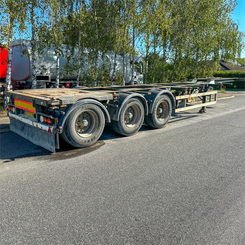 HFR 40 fods container trailer. - Pótkocsi cserefelépítményes: 1 kép. HFR 40 fods container trailer. - Pótkocsi cserefelépítményes: 1 kép.