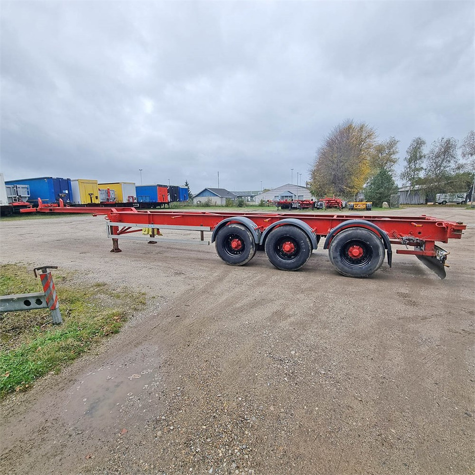 HFR Container chassis - Félpótkocsi cserefelépítményes: 2 kép. HFR Container chassis - Félpótkocsi cserefelépítményes: 2 kép.