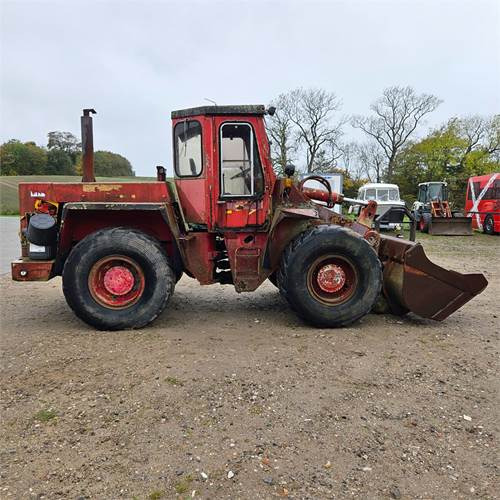 Hanomag 44 D - Gumikerekes homlokrakodó: 2 kép. Hanomag 44 D - Gumikerekes homlokrakodó: 2 kép.