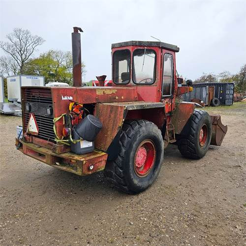 Hanomag 44 D - Gumikerekes homlokrakodó: 3 kép. Hanomag 44 D - Gumikerekes homlokrakodó: 3 kép.