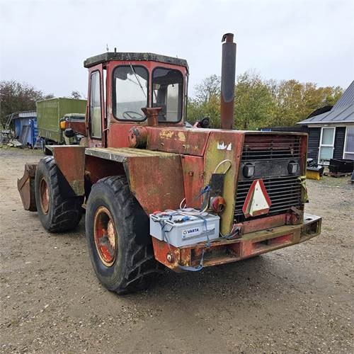 Hanomag 44 D - Gumikerekes homlokrakodó: 5 kép. Hanomag 44 D - Gumikerekes homlokrakodó: 5 kép.