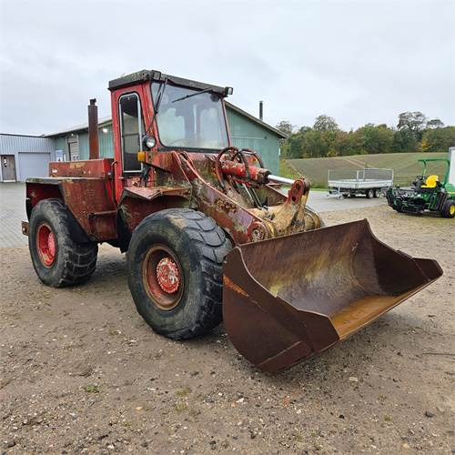 Hanomag 44 D - Gumikerekes homlokrakodó: 1 kép. Hanomag 44 D - Gumikerekes homlokrakodó: 1 kép.