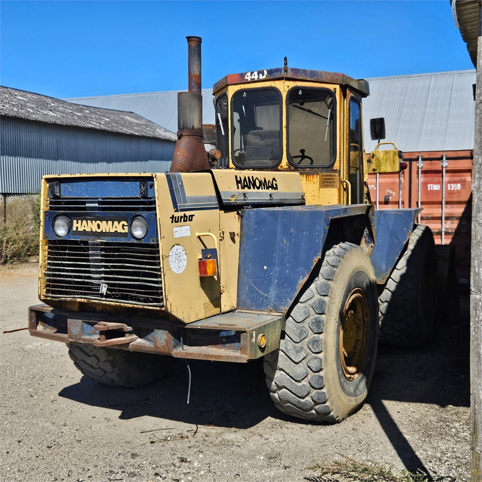 Hanomag 44D Turbo - Gumikerekes homlokrakodó: 5 kép. Hanomag 44D Turbo - Gumikerekes homlokrakodó: 5 kép.