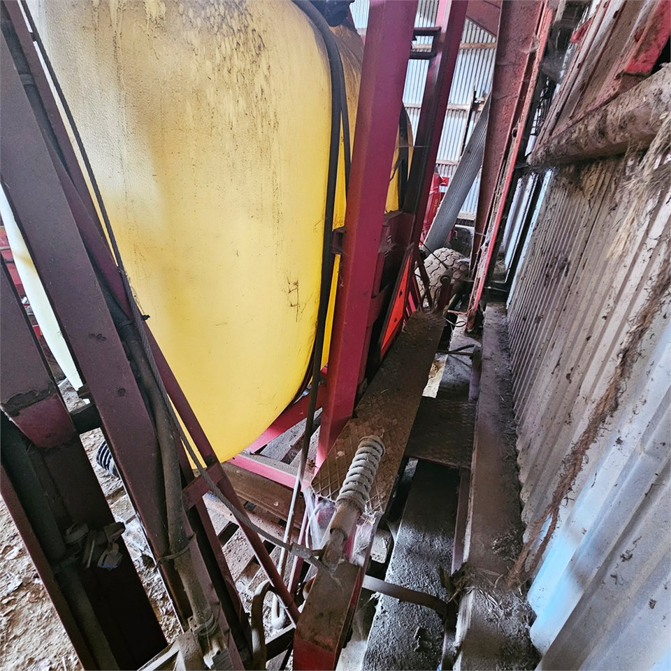 Hardi LXY 800 lízing Hardi LXY 800: 12 kép.