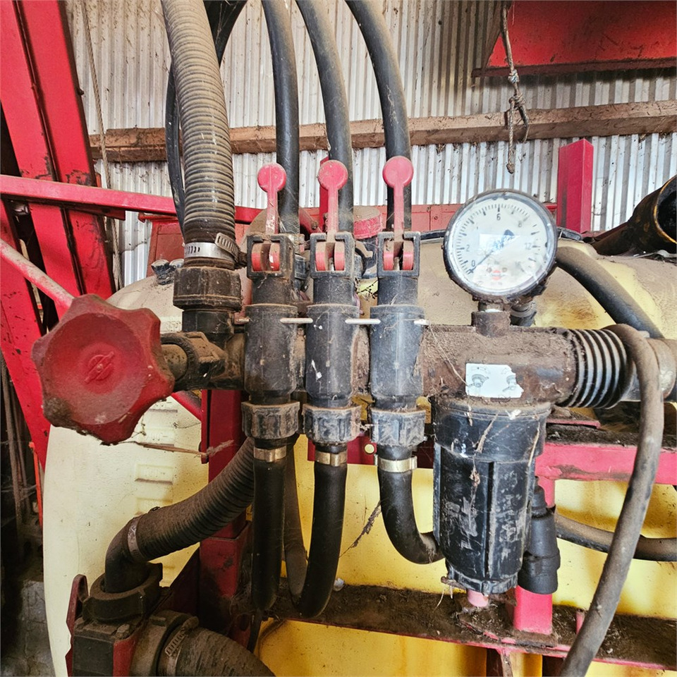 Hardi LXY 800 lízing Hardi LXY 800: 7 kép.