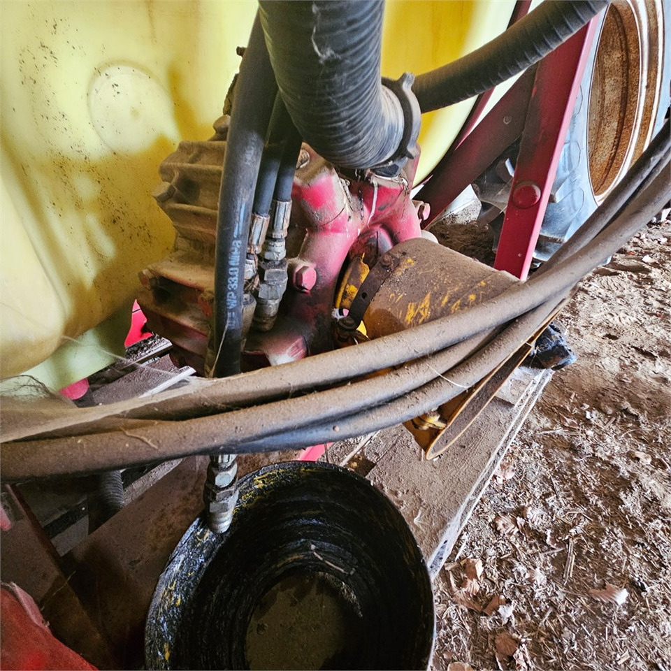 Hardi LXY 800 lízing Hardi LXY 800: 11 kép.