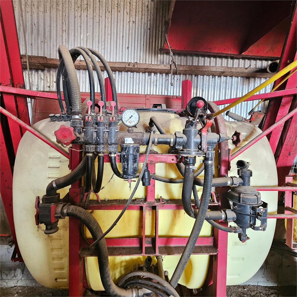 Hardi LXY 800 lízing Hardi LXY 800: 6 kép.