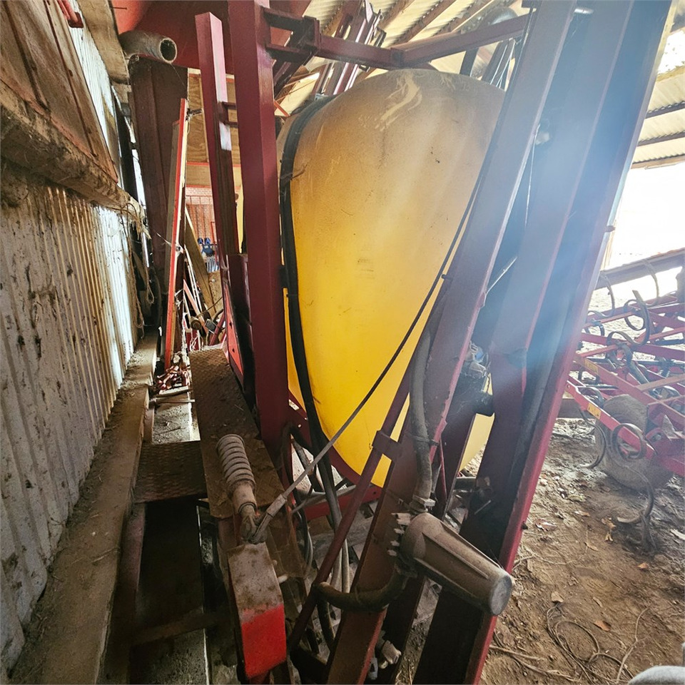 Hardi LXY 800 lízing Hardi LXY 800: 13 kép.