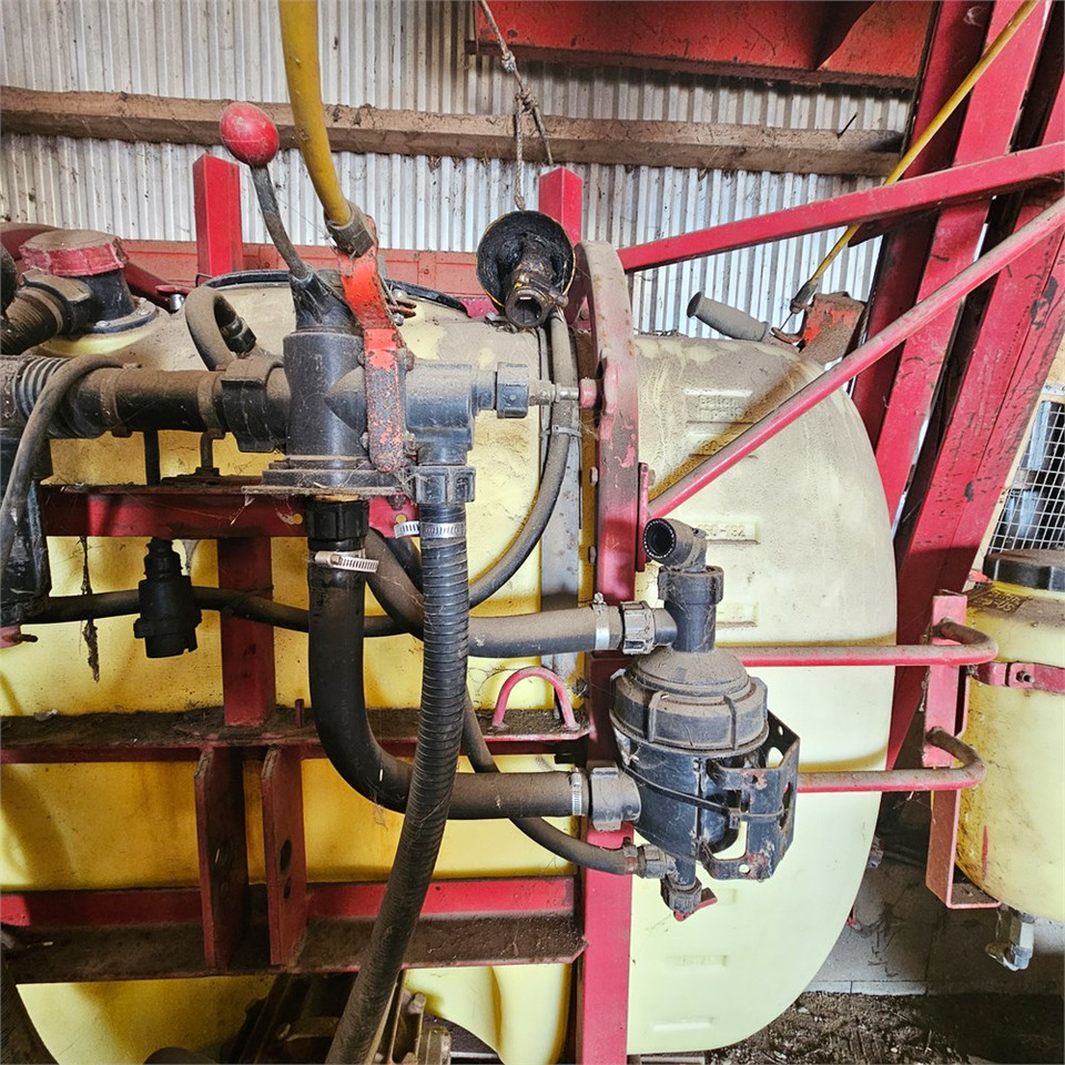 Hardi LXY 800 lízing Hardi LXY 800: 8 kép.