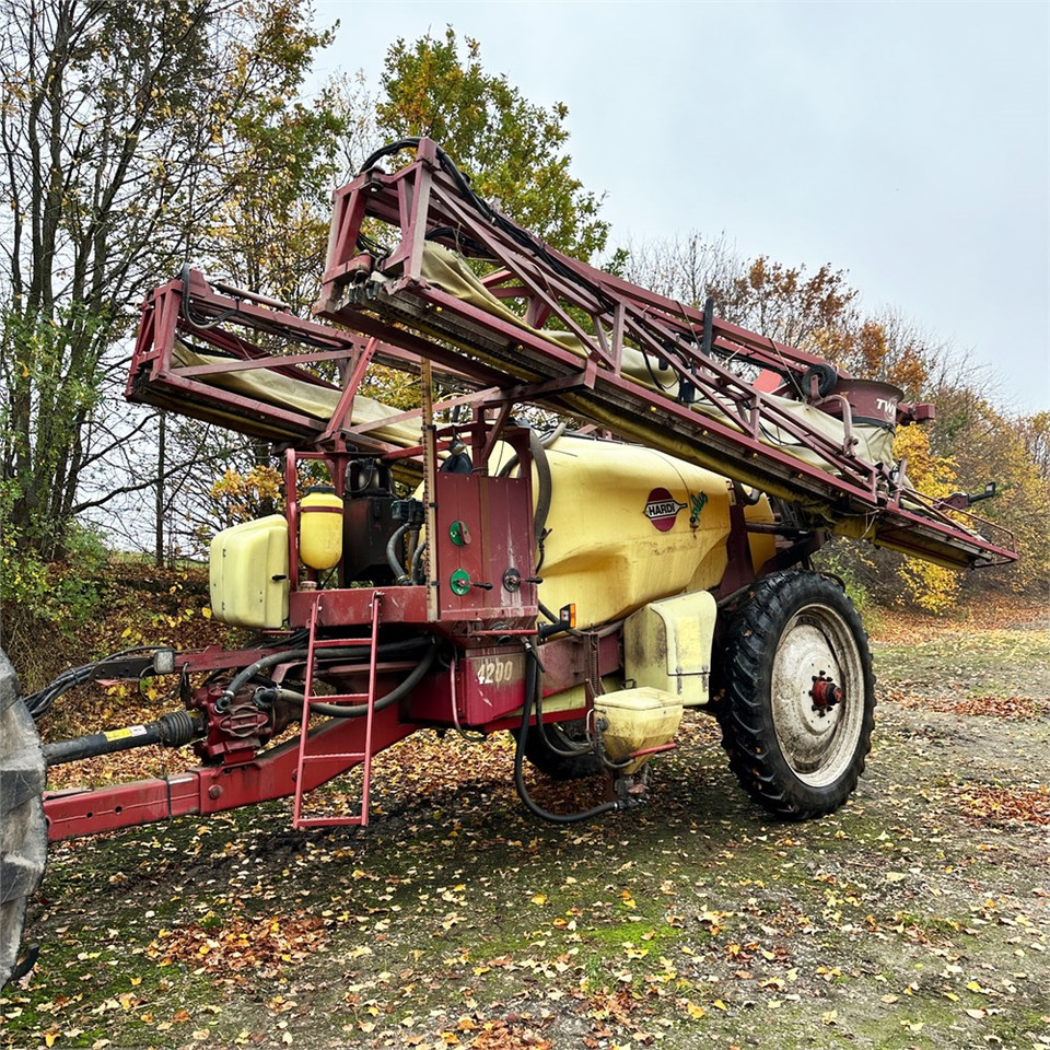 Hardi -Twin cm plus 32 - Permetezők: 2 kép. Hardi -Twin cm plus 32 - Permetezők: 2 kép.