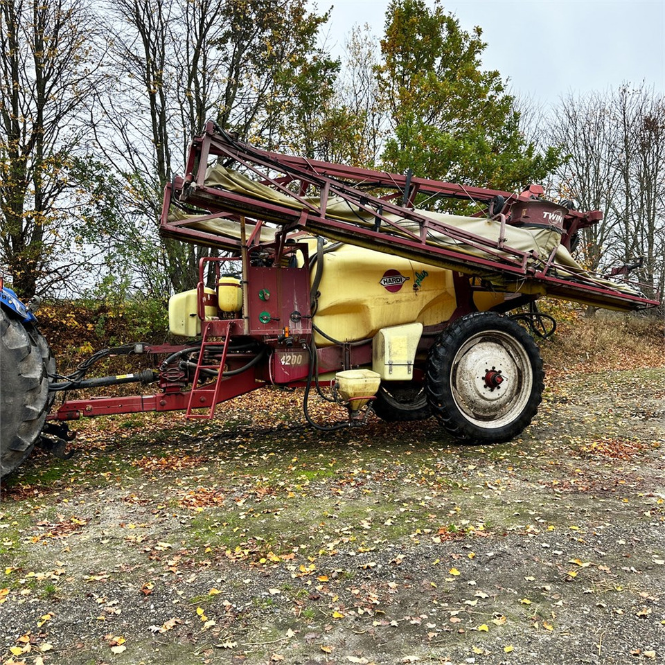Hardi -Twin cm plus 32 - Permetezők: 1 kép. Hardi -Twin cm plus 32 - Permetezők: 1 kép.