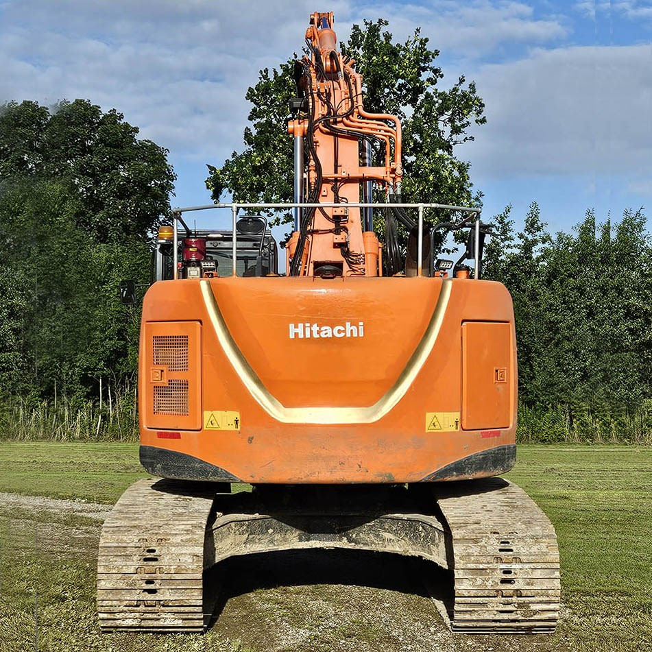 Hitachi ZX 225 - Lánctalpas kotró: 5 kép. Hitachi ZX 225 - Lánctalpas kotró: 5 kép.