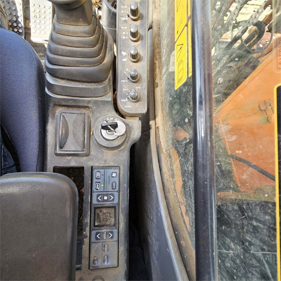 Lánctalpas kotró Hitachi ZX130 LCN Zaxis: 15 kép.