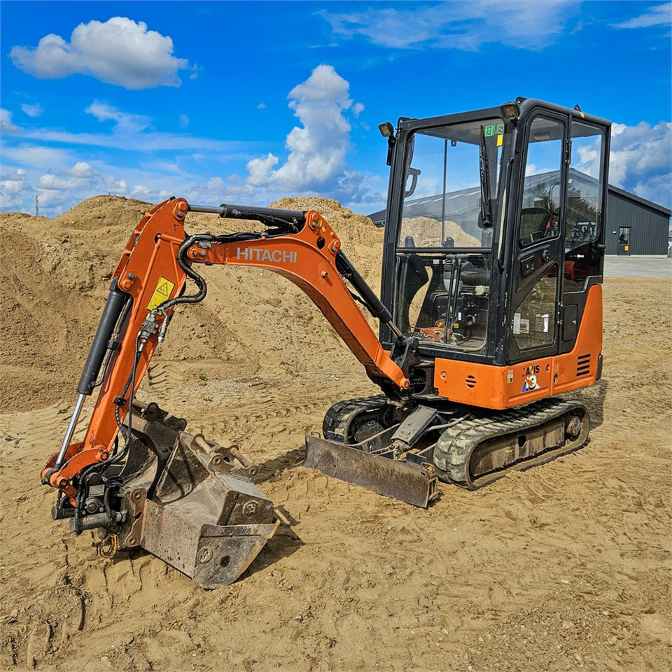 Hitachi ZX19-6 CR - Minikotró: 2 kép. Hitachi ZX19-6 CR - Minikotró: 2 kép.