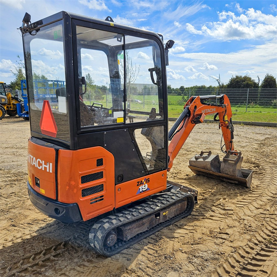 Hitachi ZX19-6 CR - Minikotró: 5 kép. Hitachi ZX19-6 CR - Minikotró: 5 kép.