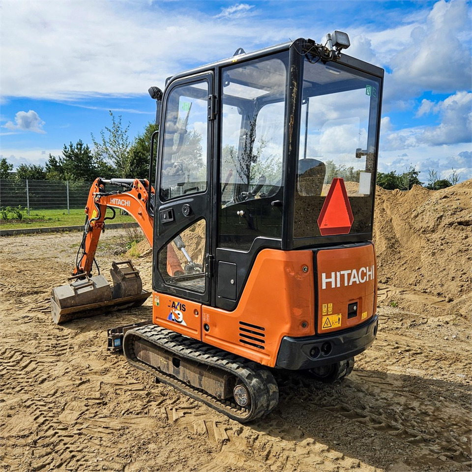Hitachi ZX19-6 CR - Minikotró: 3 kép. Hitachi ZX19-6 CR - Minikotró: 3 kép.