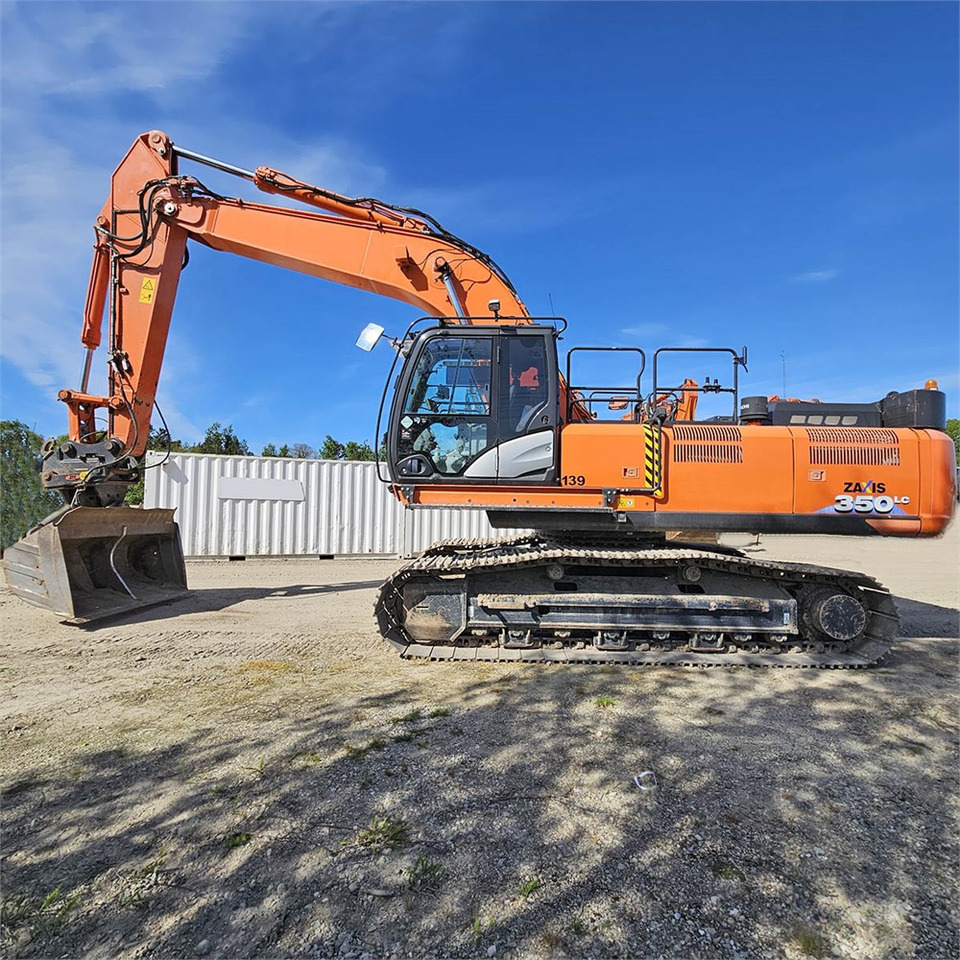 Hitachi ZX350 LC-6 CTA - Lánctalpas kotró: 2 kép. Hitachi ZX350 LC-6 CTA - Lánctalpas kotró: 2 kép.
