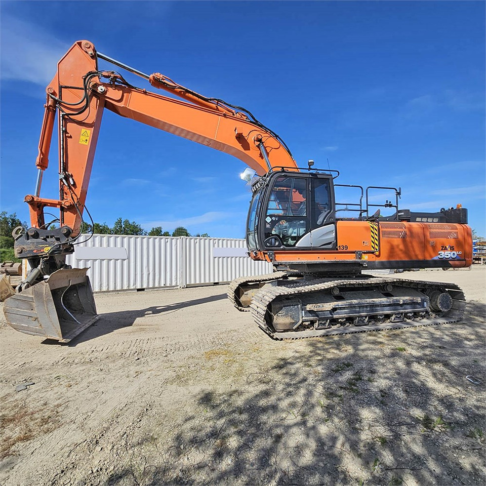 Hitachi ZX350 LC-6 CTA - Lánctalpas kotró: 3 kép. Hitachi ZX350 LC-6 CTA - Lánctalpas kotró: 3 kép.
