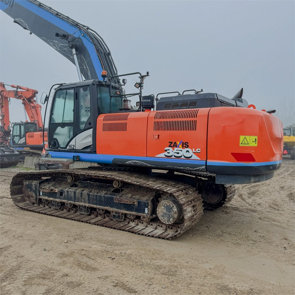 Hitachi ZX350 LC-6 - Lánctalpas kotró: 2 kép. Hitachi ZX350 LC-6 - Lánctalpas kotró: 2 kép.