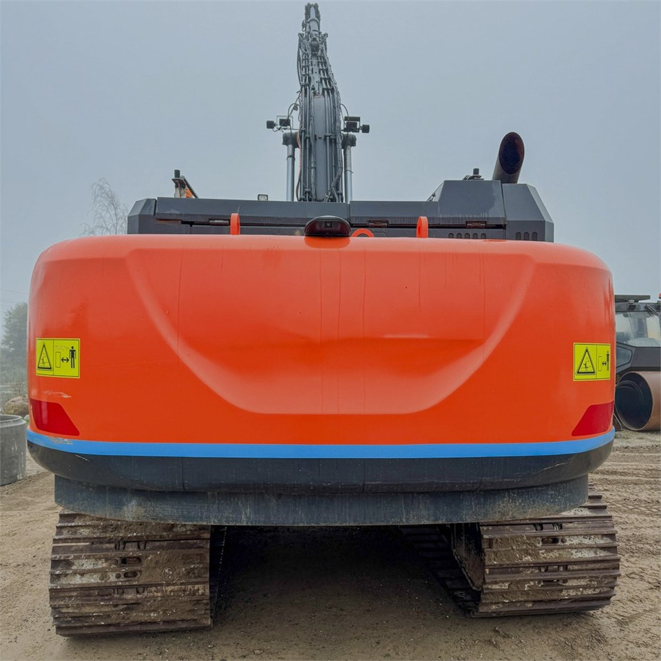 Hitachi ZX350 LC-6 - Lánctalpas kotró: 5 kép. Hitachi ZX350 LC-6 - Lánctalpas kotró: 5 kép.