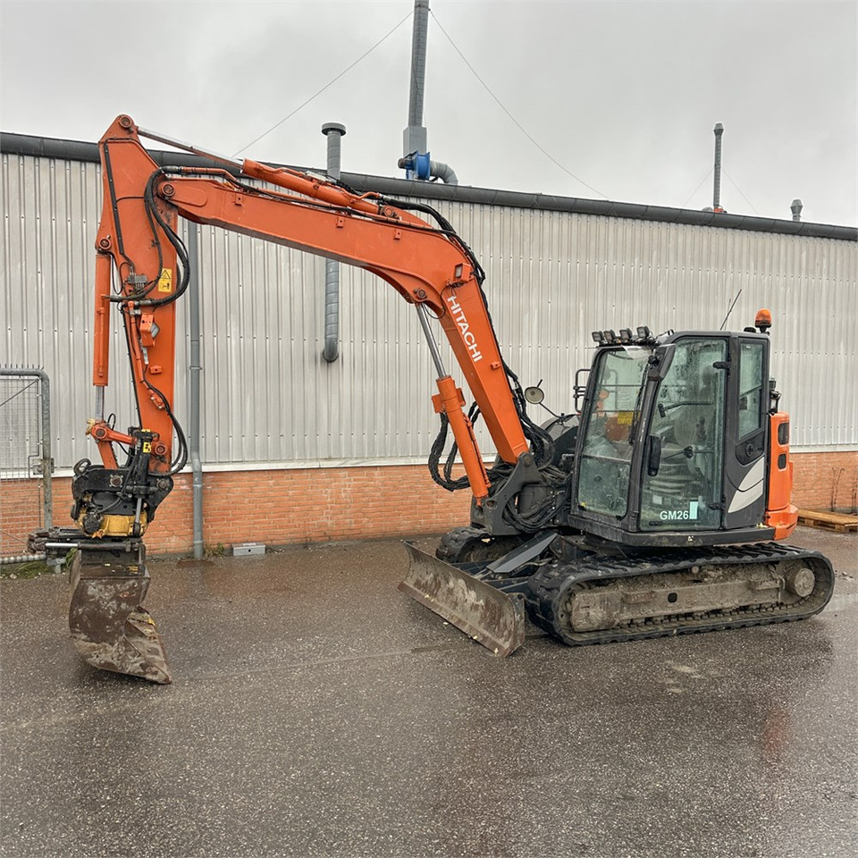 Hitachi ZX85 USB-6 - Minikotró: 3 kép. Hitachi ZX85 USB-6 - Minikotró: 3 kép.