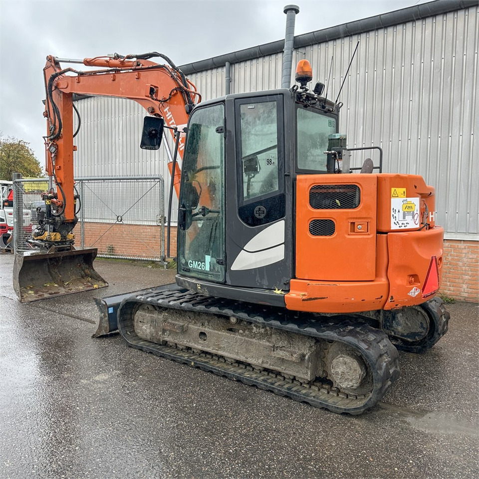 Hitachi ZX85 USB-6 - Minikotró: 2 kép. Hitachi ZX85 USB-6 - Minikotró: 2 kép.