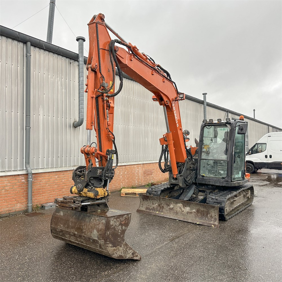 Hitachi ZX85 USB-6 - Minikotró: 5 kép. Hitachi ZX85 USB-6 - Minikotró: 5 kép.