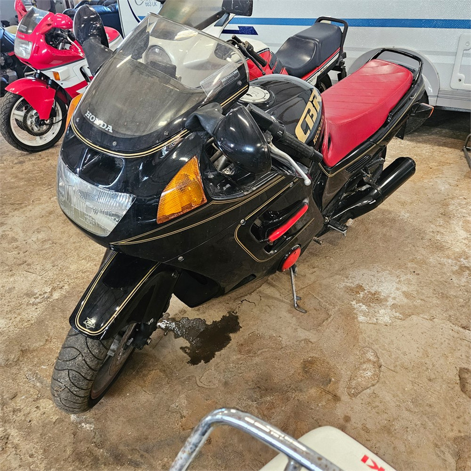 Honda CBR1000F - Motorkerékpár: 3 kép. Honda CBR1000F - Motorkerékpár: 3 kép.
