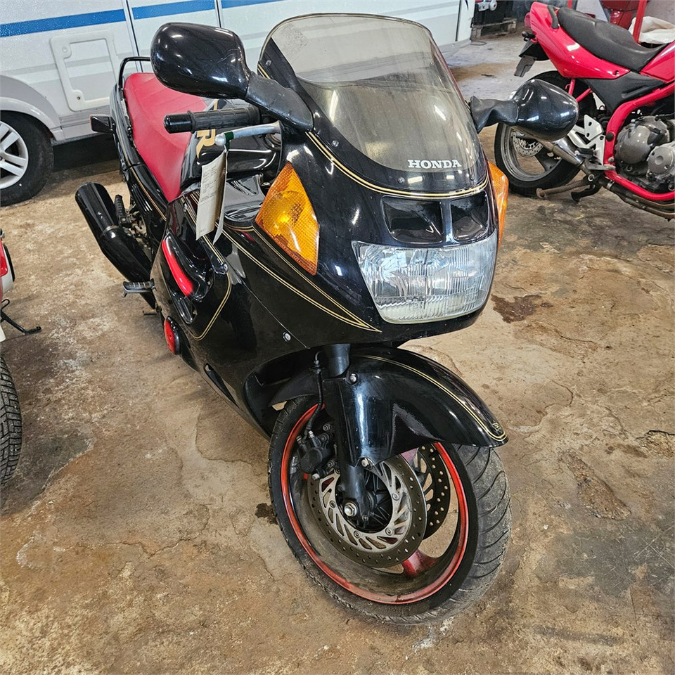 Honda CBR1000F - Motorkerékpár: 2 kép. Honda CBR1000F - Motorkerékpár: 2 kép.