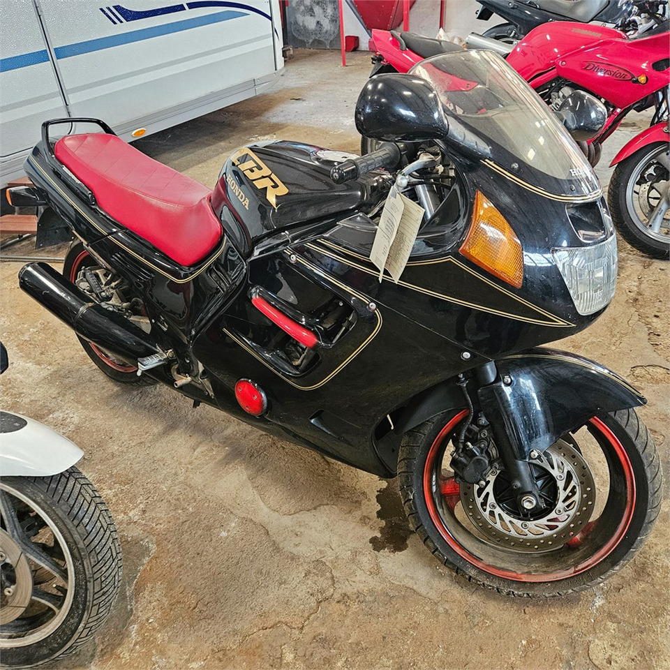 Honda CBR1000F - Motorkerékpár: 1 kép. Honda CBR1000F - Motorkerékpár: 1 kép.