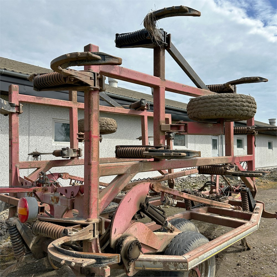 Horsch Terrano 6 FG - Kultivátor: 4 kép. Horsch Terrano 6 FG - Kultivátor: 4 kép.
