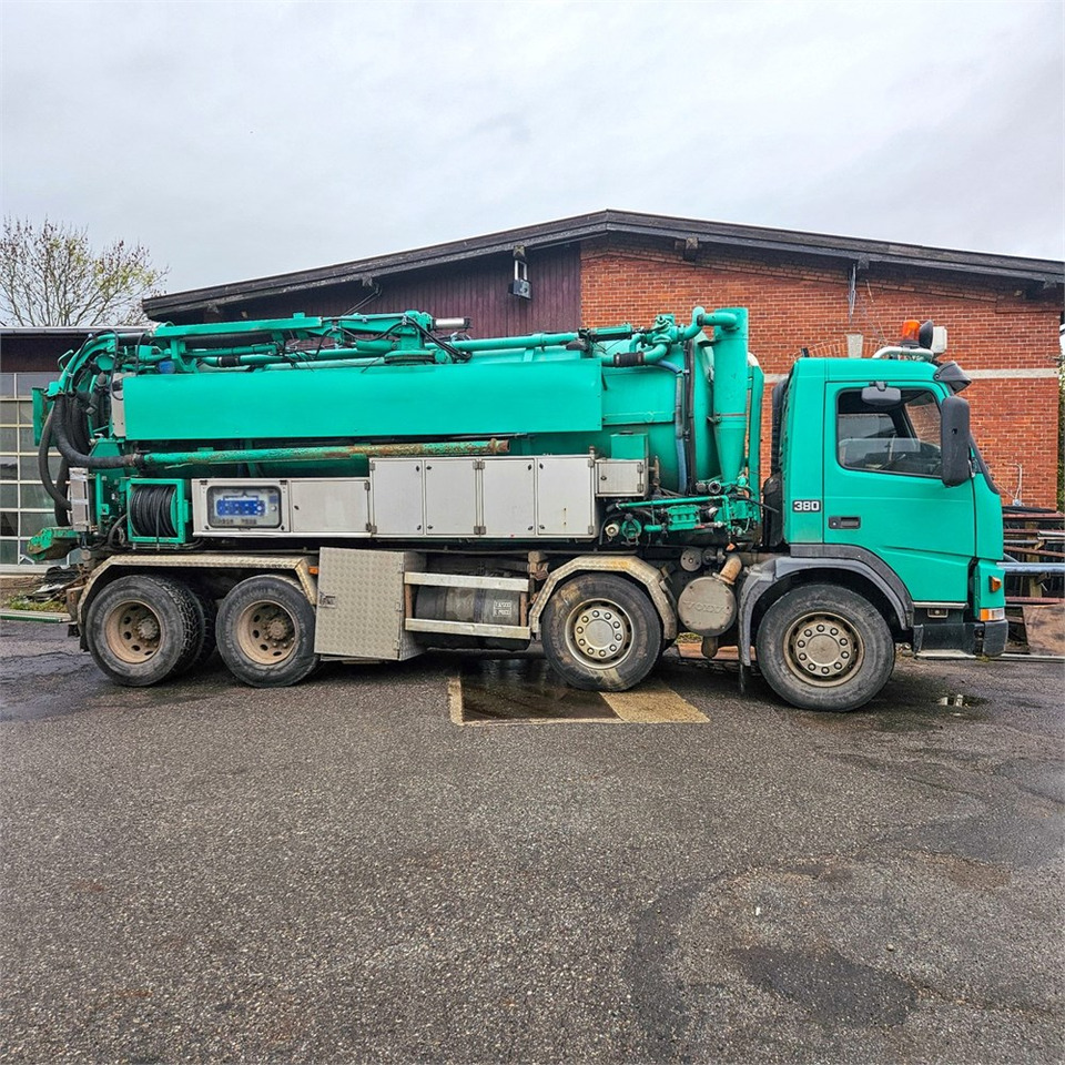 Hvidtved Larsen CM120 - Szippantós autó: 4 kép. Hvidtved Larsen CM120 - Szippantós autó: 4 kép.