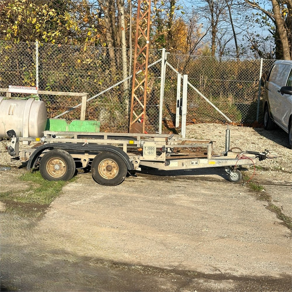 Ifor Williams 4 - Autó utánfutó: 2 kép. Ifor Williams 4 - Autó utánfutó: 2 kép.