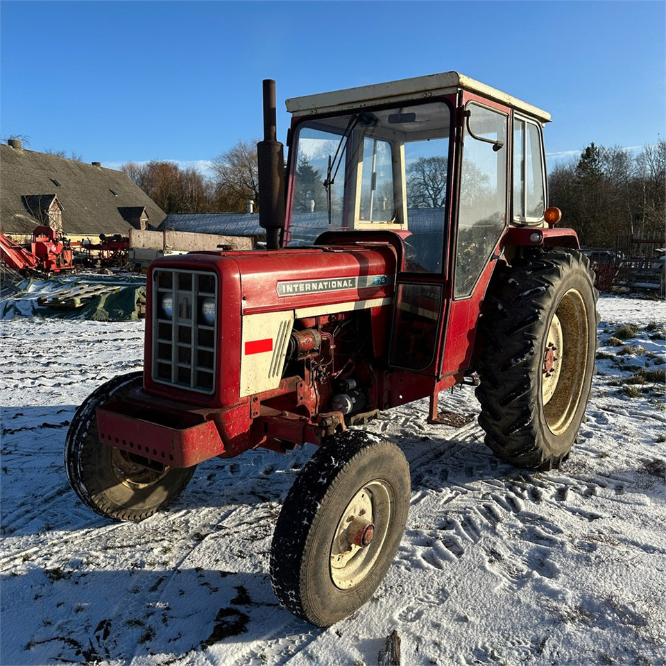 International IH I - 574 - Traktor: 2 kép. International IH I - 574 - Traktor: 2 kép.